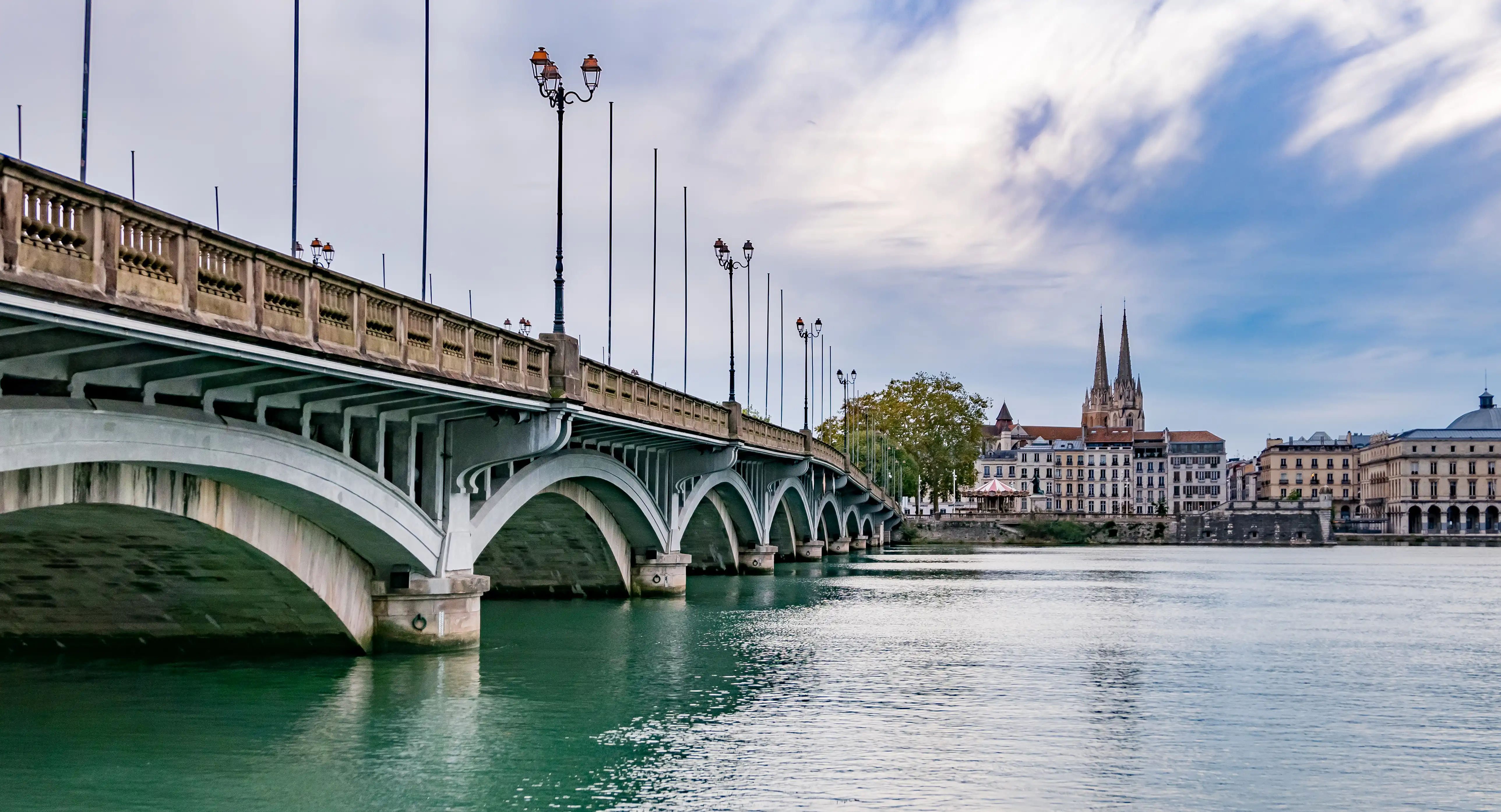 Pont sur l&rsquo;Adour &agrave; Bayonne, Pompes Fun&egrave;bres &agrave; Bayonne