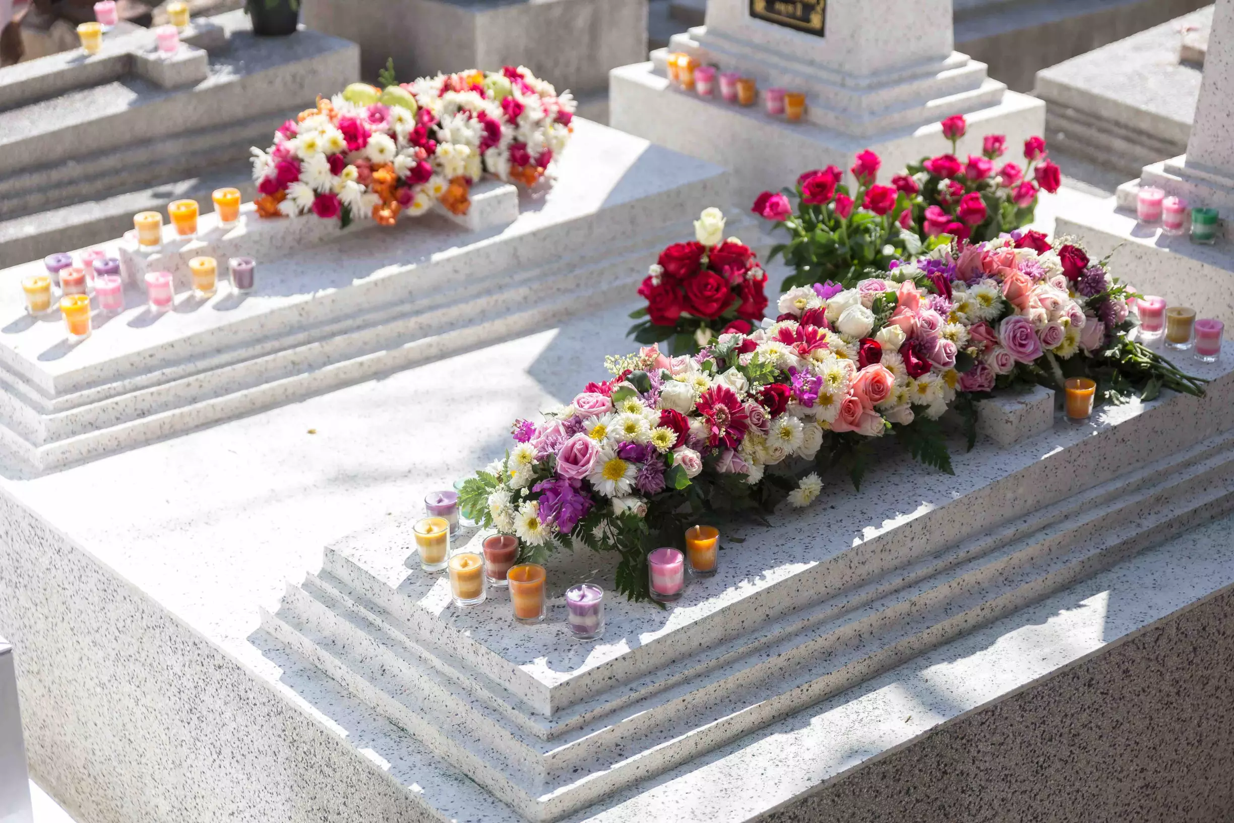 Cimetière au Pays basque à l'approche de la Toussaint, près de Bayonne